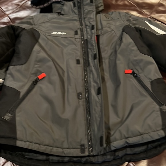 London Fog boy’s jacket. - Picture 12 of 13